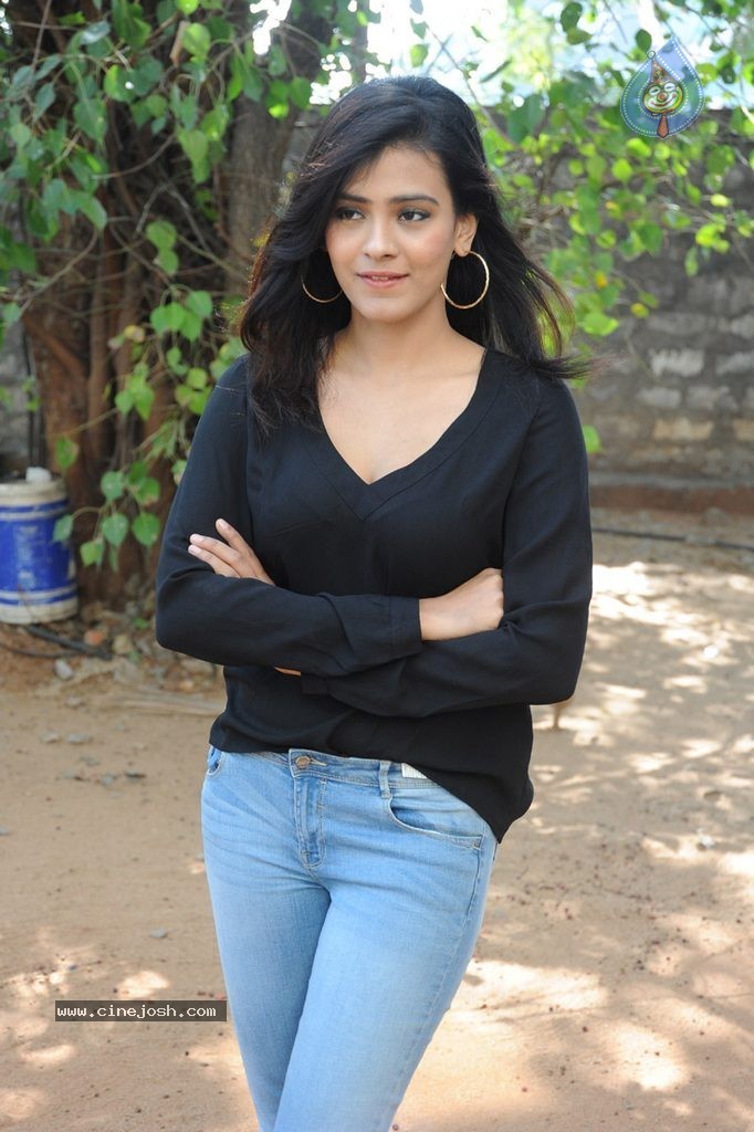 Hebah Patel New Stills - 1 / 120 photos