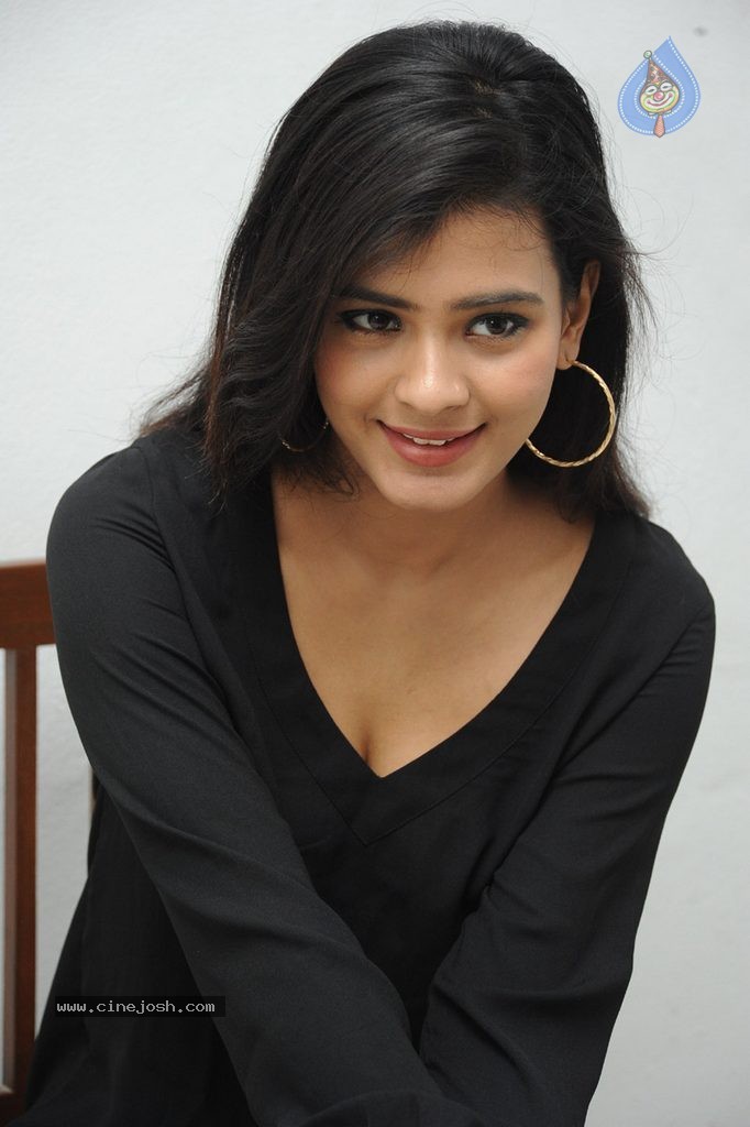 Hebah Patel New Stills - 68 / 120 photos