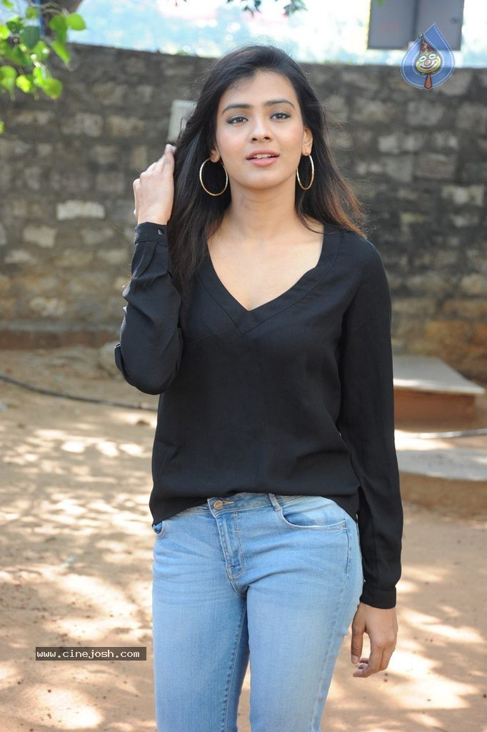 Hebah Patel New Stills - 110 / 120 photos