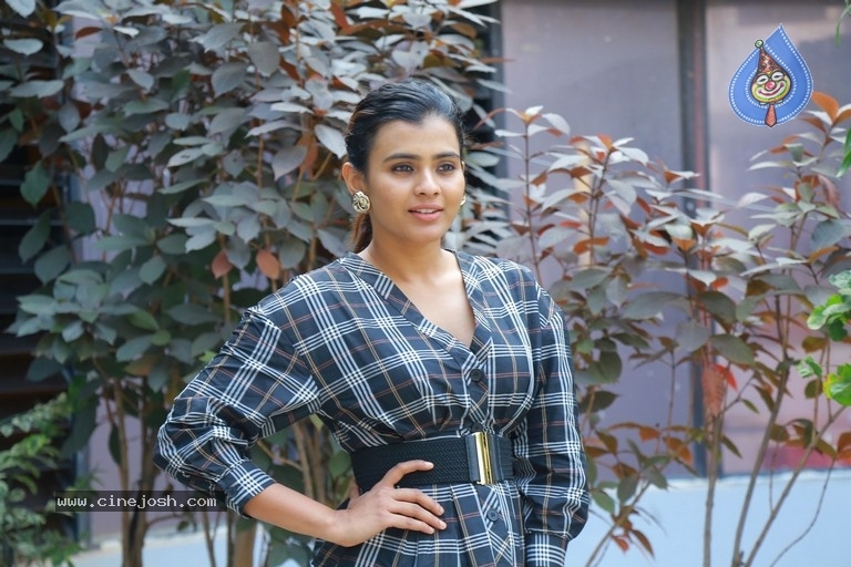 Hebah Patel Photos - 11 / 21 photos
