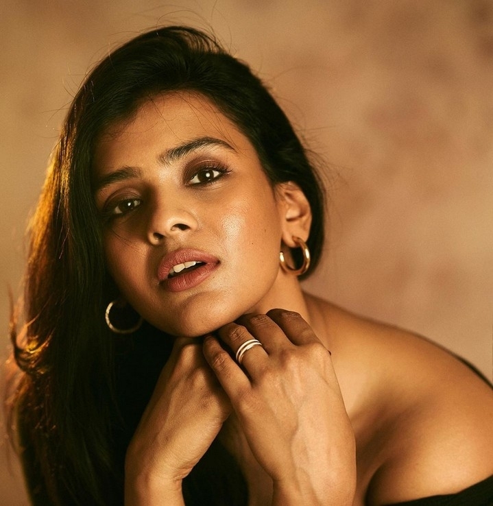 Hebah Patel Stills - 16 / 19 photos