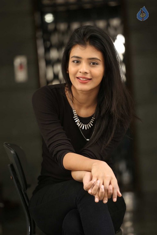 Hebha Patel New Images - 6 / 60 photos