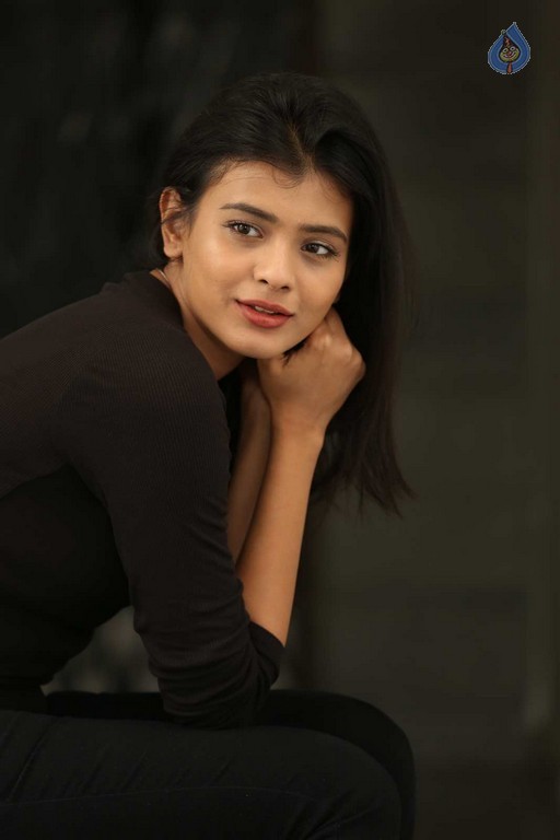 Hebha Patel New Images - 7 / 60 photos