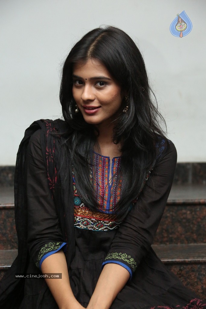 Hebha Patel Stills - 4 / 55 photos