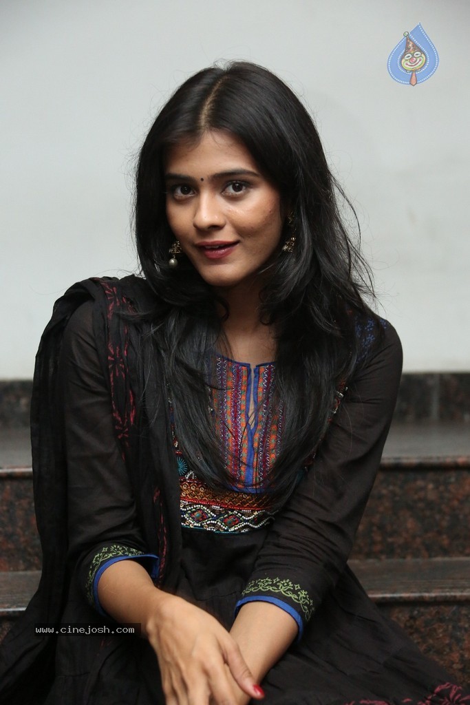 Hebha Patel Stills - 15 / 55 photos