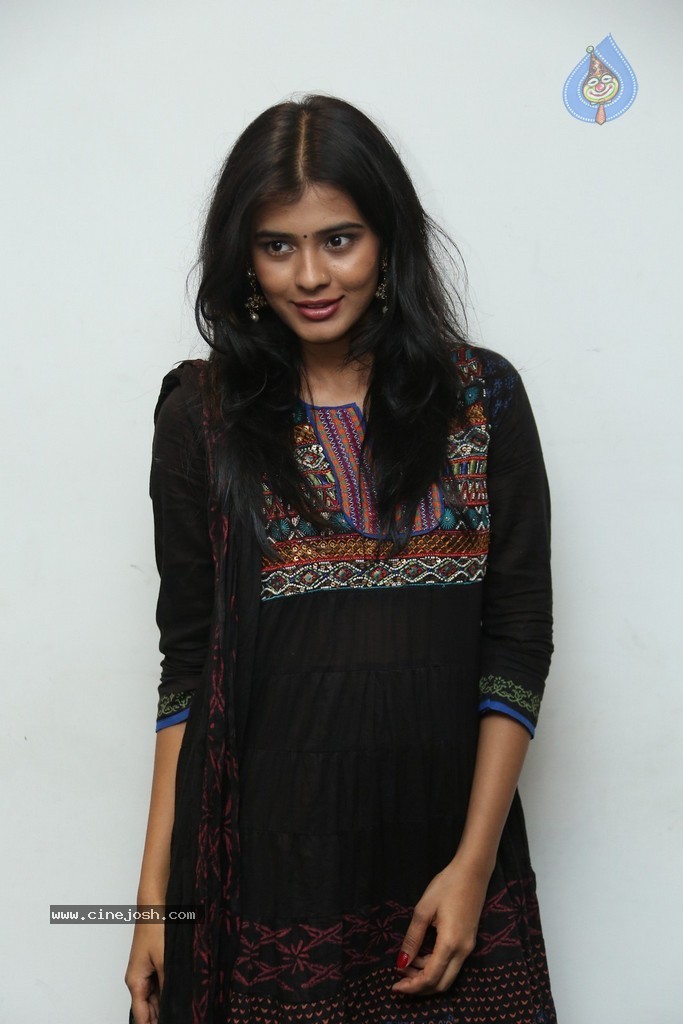 Hebha Patel Stills - 19 / 55 photos