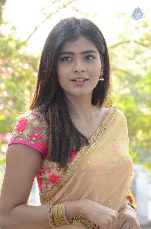 Hebah Patel Latest Gallery - 7 / 60 photos
