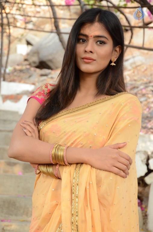 Hebah Patel Latest Gallery - 18 / 60 photos