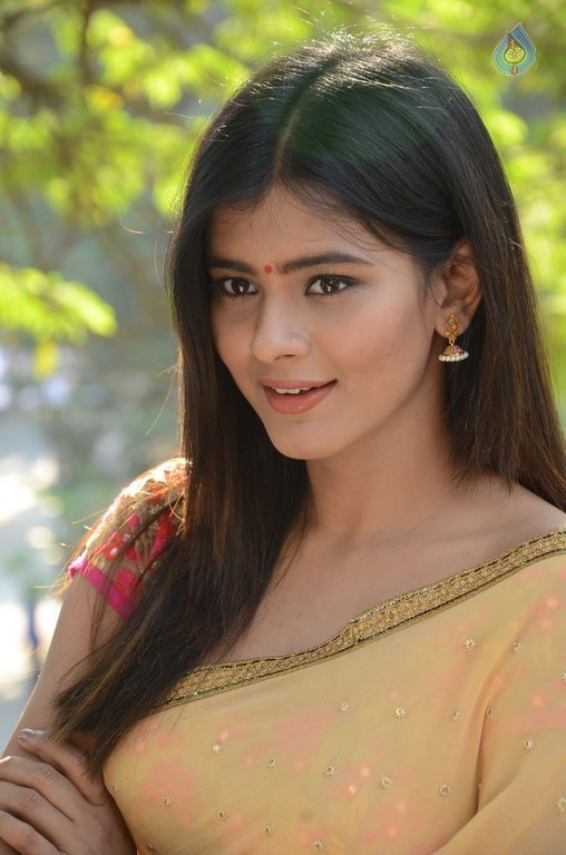 Hebah Patel Latest Gallery - 30 / 60 photos