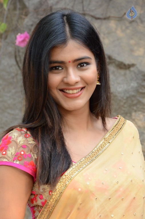 Hebah Patel Latest Gallery - 31 / 60 photos