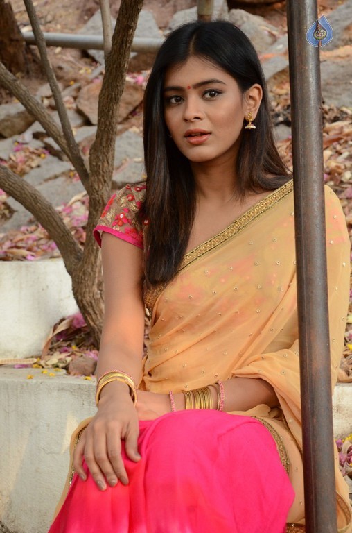 Hebah Patel Latest Gallery - 39 / 60 photos