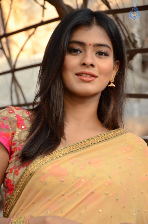 Hebah Patel Latest Gallery - 46 / 60 photos
