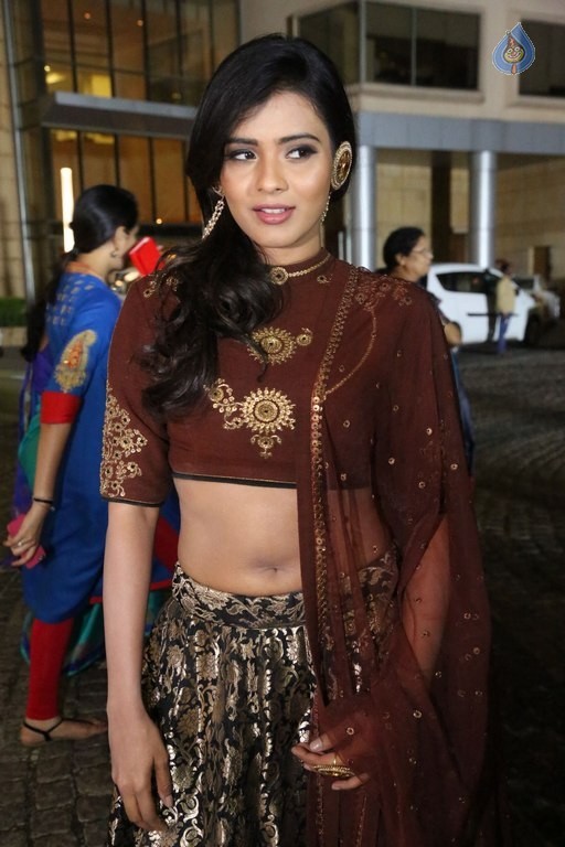 Heeba Patel New Photos - 12 / 33 photos