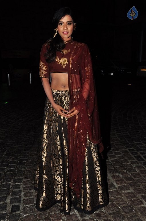 Heeba Patel New Photos - 17 / 33 photos