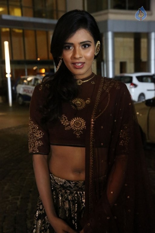 Heeba Patel New Photos - 23 / 33 photos