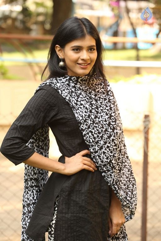 Heebah Patel New Photos - 7 / 30 photos