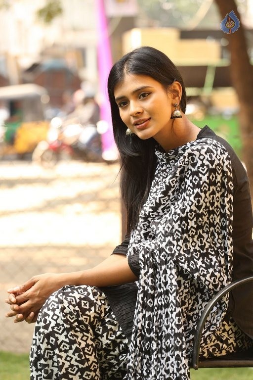 Heebah Patel New Photos - 12 / 30 photos