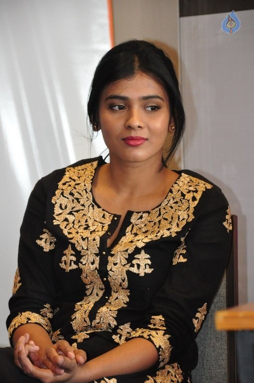 Heebah Patel New Pics - 22 / 36 photos
