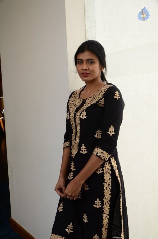 Heebah Patel New Pics - 27 / 36 photos