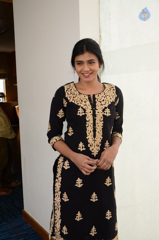 Heebah Patel New Pics - 30 / 36 photos