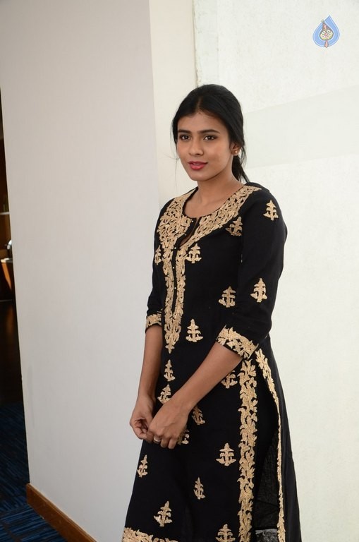 Heebah Patel New Pics - 32 / 36 photos