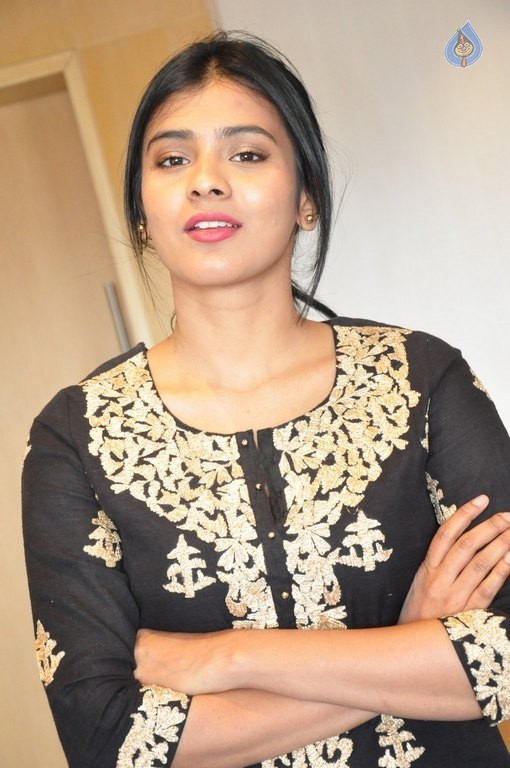 Heebah Patel New Pics - 33 / 36 photos