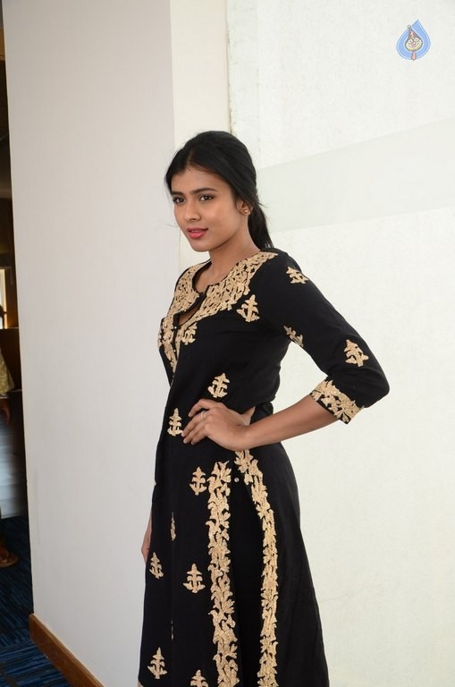 Heebah Patel New Pics - 34 / 36 photos