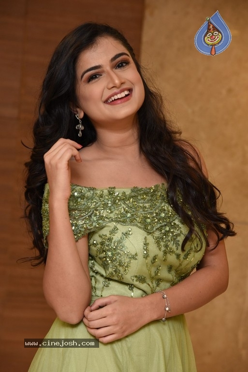 Hemal Ingle New Pics - 1 / 14 photos