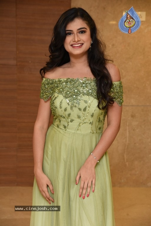 Hemal Ingle New Pics - 4 / 14 photos