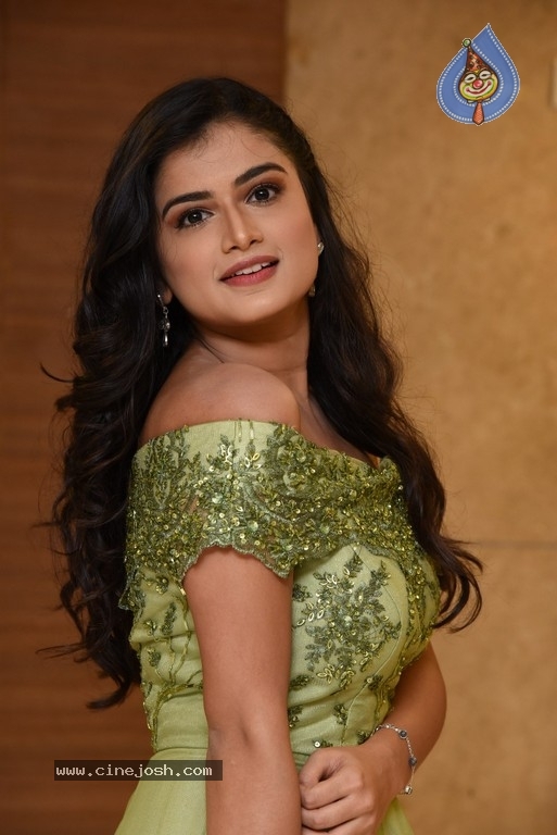 Hemal Ingle New Pics - 9 / 14 photos