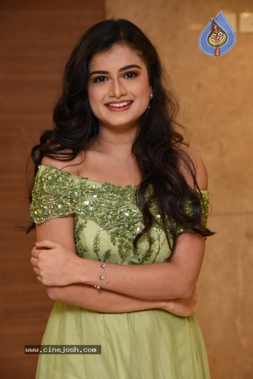Hemal Ingle New Pics - 10 / 14 photos