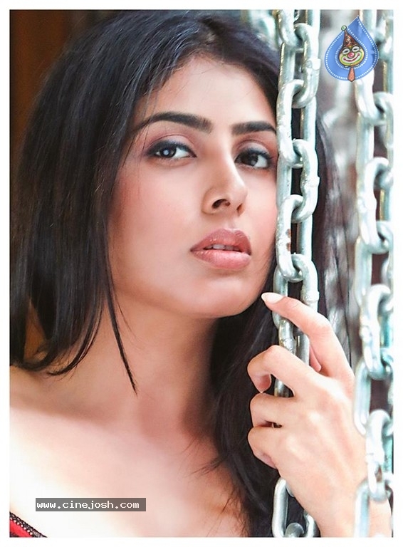 Heroine Irra Mor Stills - 12 / 16 photos