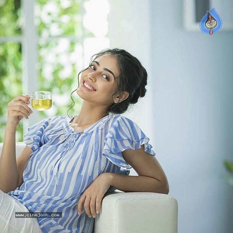 Heroine Payal Wadhwa Stills - 6 / 7 photos