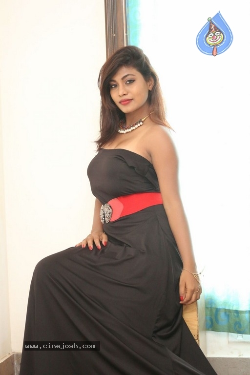 Heroine Priya Augustin Photos - 28 / 39 photos