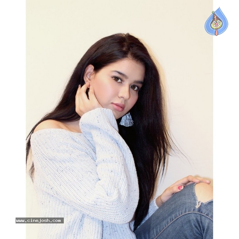 Heroine Rasheeka Dutt Latest Stills - 1 / 4 photos