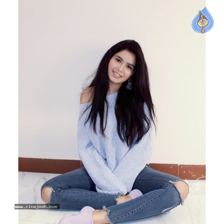 Heroine Rasheeka Dutt Latest Stills - 2 / 4 photos