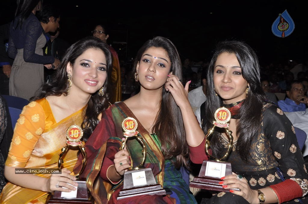 Heroines at Santosham Awards 2012 - 19 / 156 photos