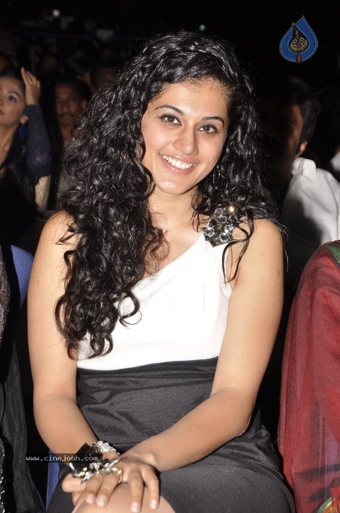 Heroines at Santosham Awards 2012 - 63 / 156 photos