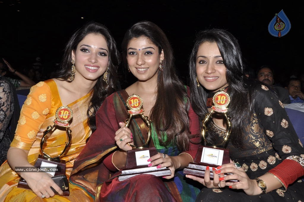 Heroines at Santosham Awards 2012 - 117 / 156 photos
