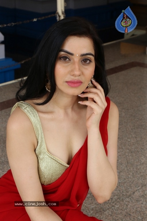 Hritiqa Chheber New Stills - 33 / 40 photos