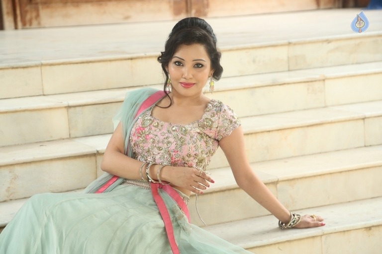 Ibra Khan New Photos - 14 / 35 photos
