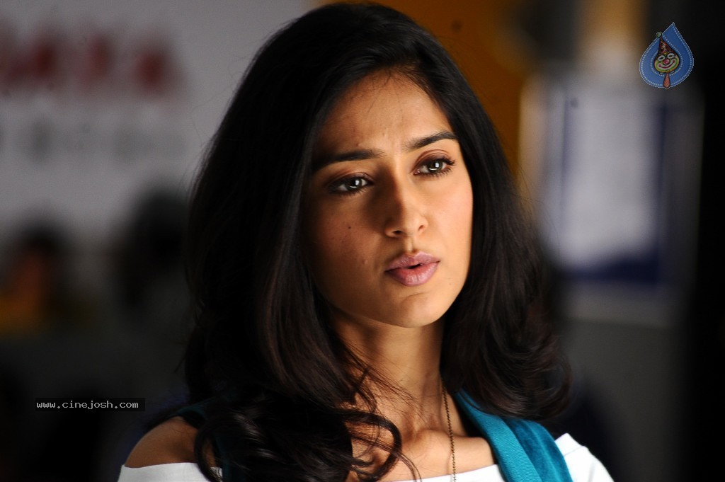 Ileana Gallery - 29 / 42 photos