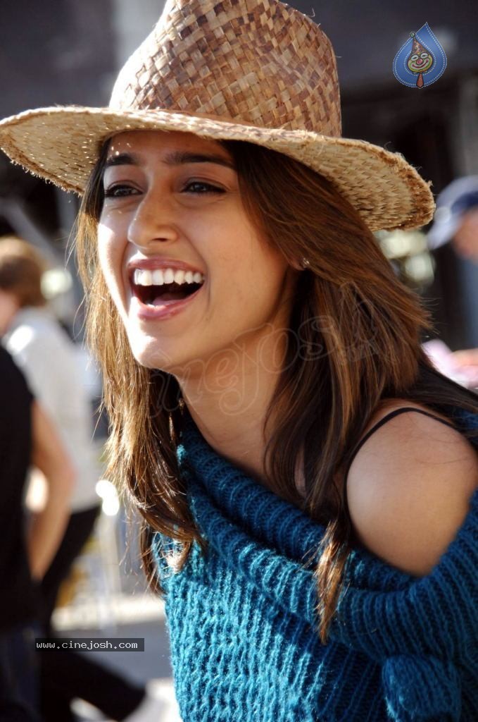 Ileana High Resolution Gallery - 36 / 74 photos