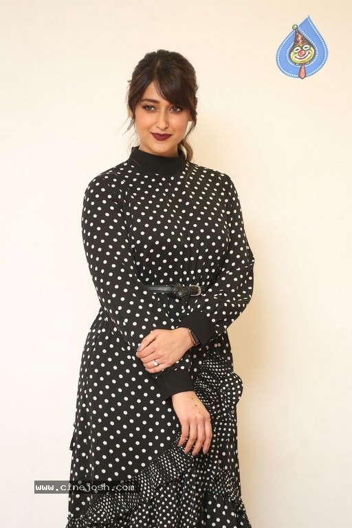 Ileana Interview Stills - 16 / 36 photos