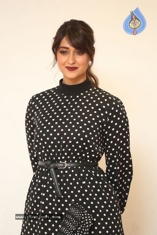 Ileana Interview Stills - 20 / 36 photos