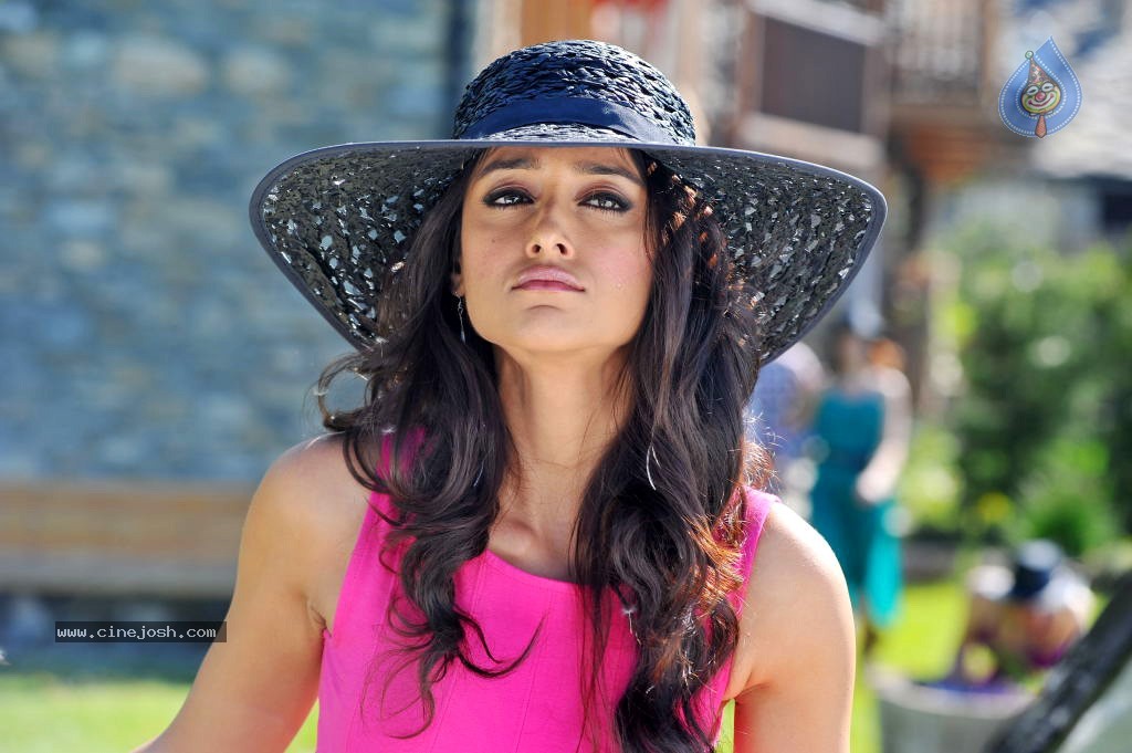 Ileana New Hot Gallery - 35 / 52 photos