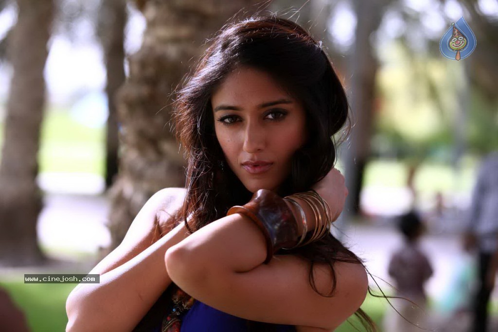 Ileana New Hot Stills - 10 / 71 photos