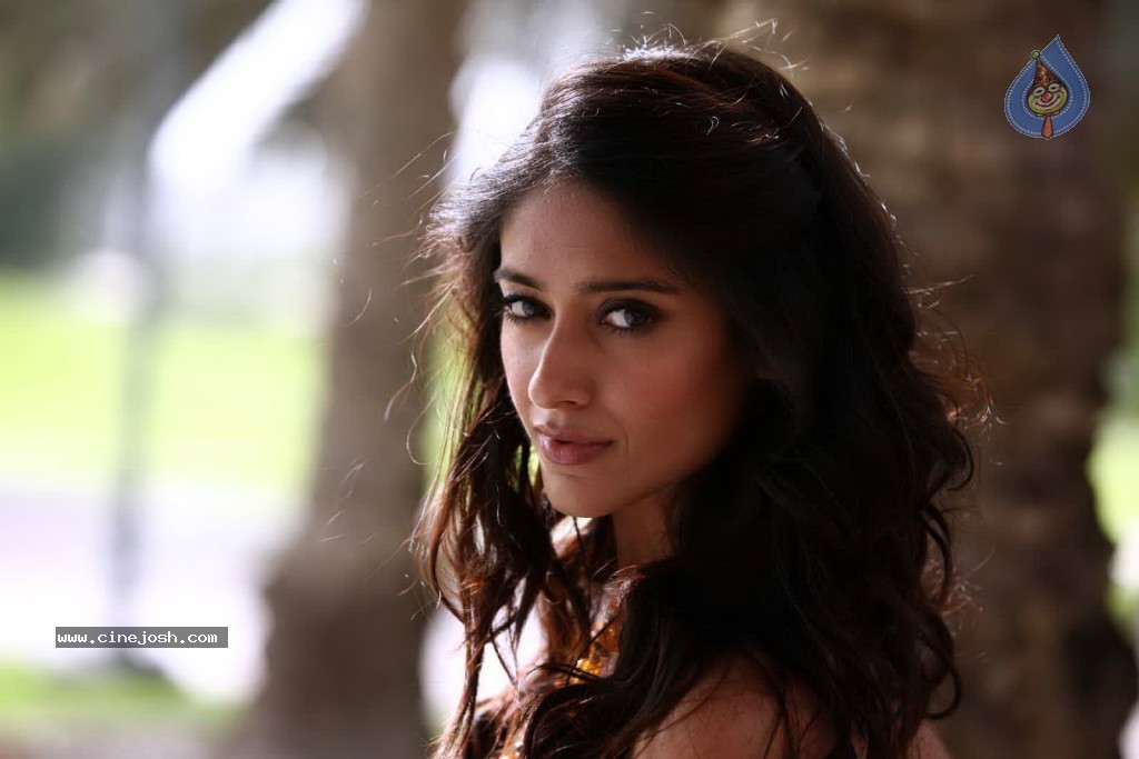 Ileana New Hot Stills - 11 / 71 photos