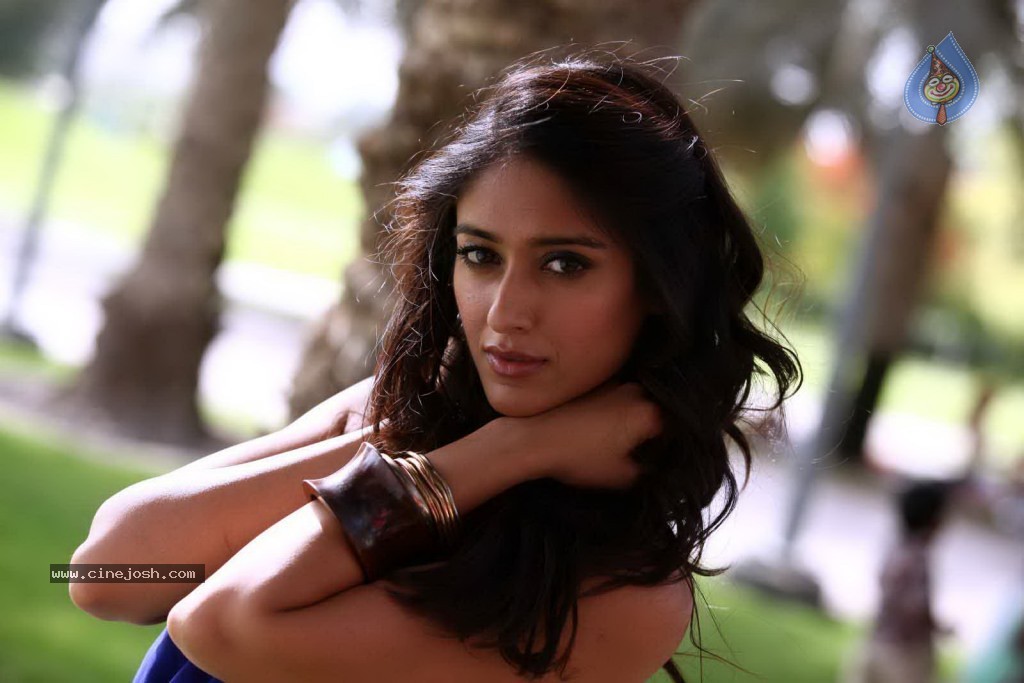 Ileana New Hot Stills - 31 / 71 photos