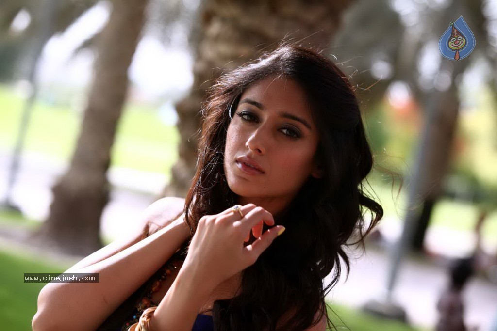 Ileana New Hot Stills - 43 / 71 photos